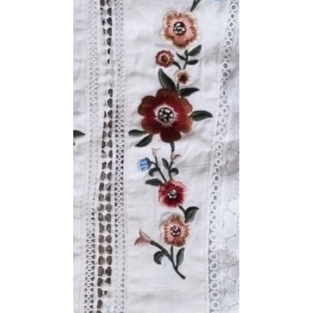 Forever 21 White Cream Embroidered Floral Eyelet Lace Crop Top Boho Cottagecore - Picture 4 of 6